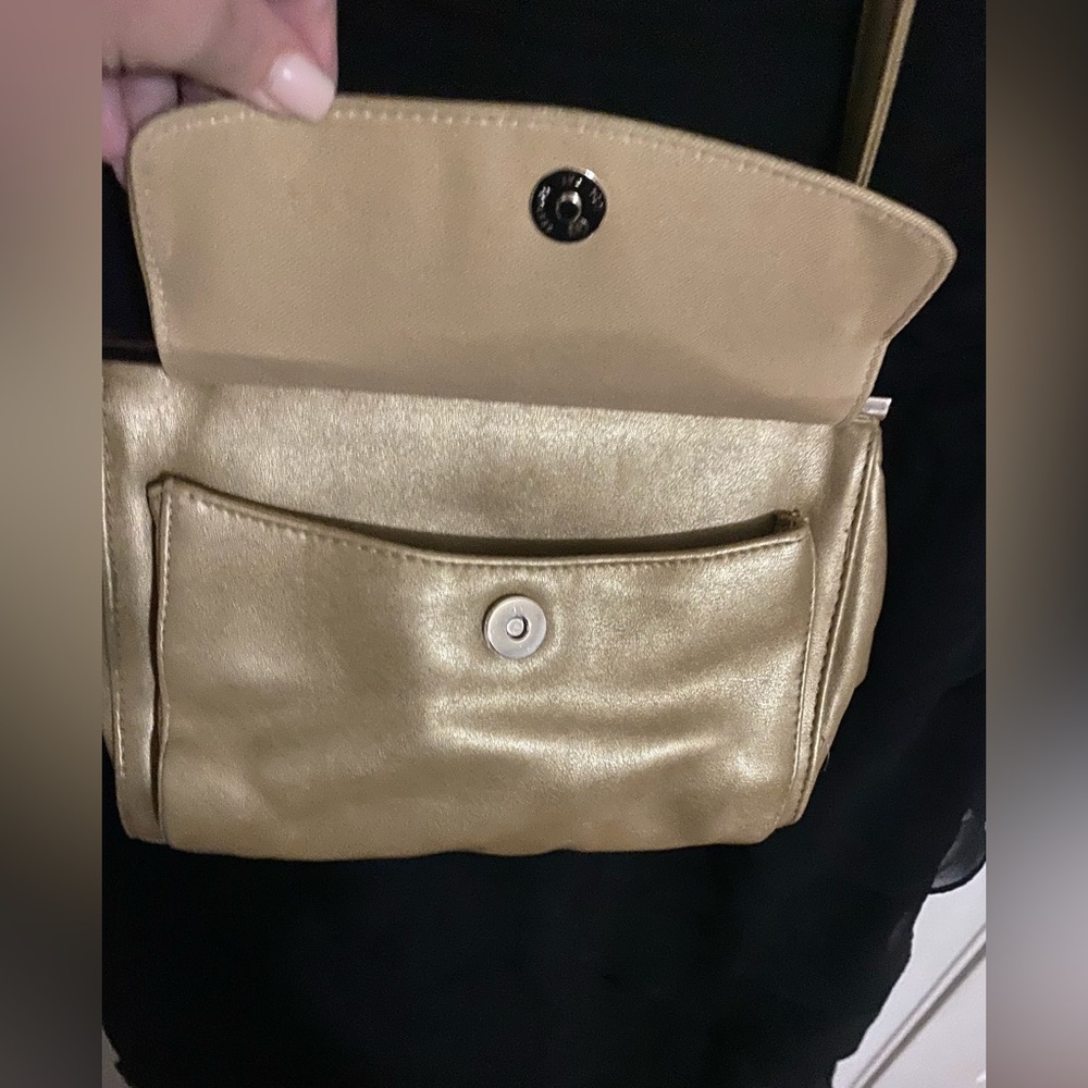 Vintage gold bag with long strap. - Picture 4 of 7